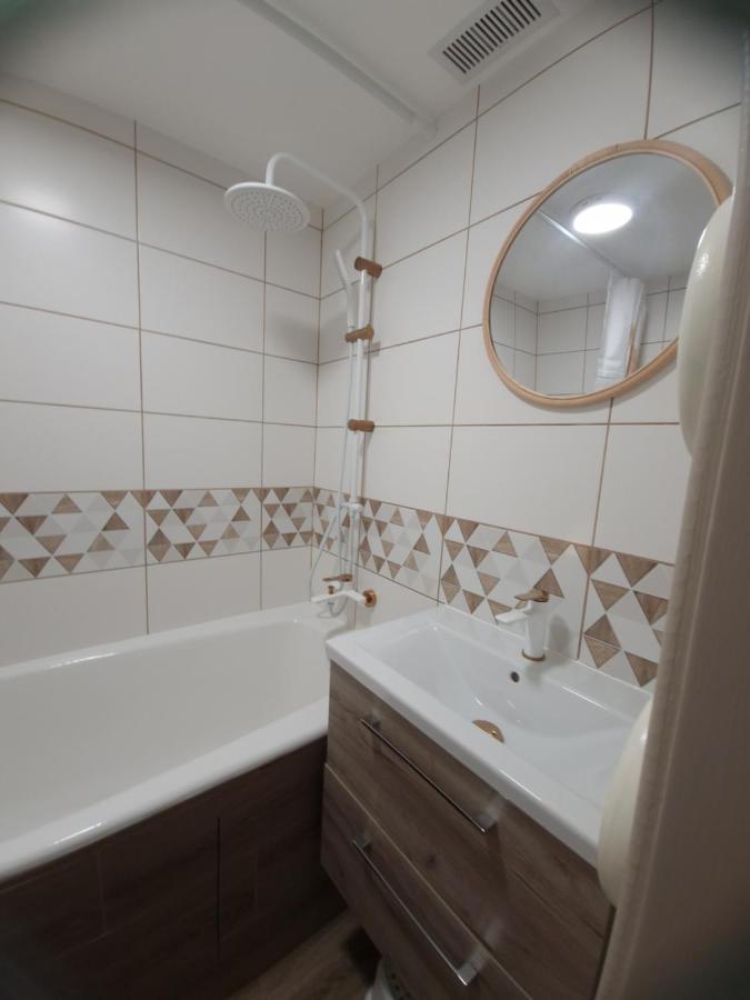 Apartamentai Sukileliu Pr. カウナス エクステリア 写真