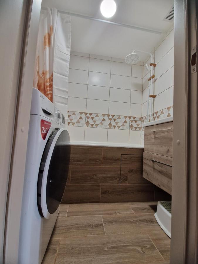 Apartamentai Sukileliu Pr. カウナス エクステリア 写真